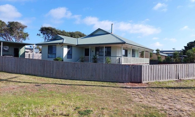 Golden Beach Casa | Retiro @ Golden Beach, a pocos metros del mar.