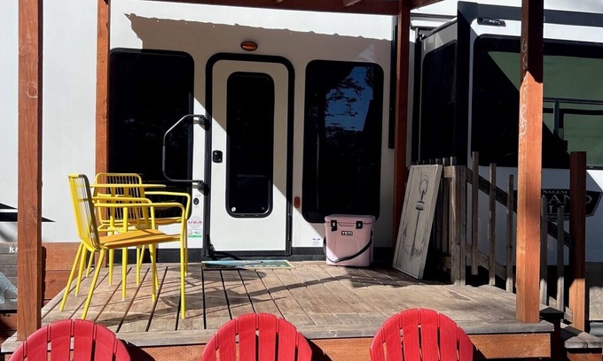 Salem Casa | Retreat on the River with AC in Salem - 3 bedrooms for a cozy stay