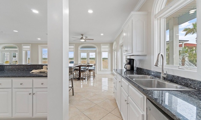 Gulf Shores Casa | Reunion Beach House en Laguna Key - Hermosa casa de 6 habitaciones, capacidad para 23 personas.