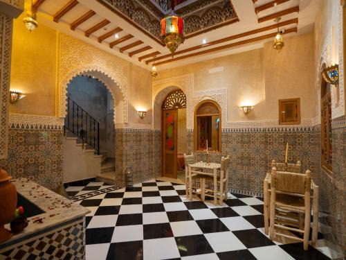 Oulad Khallouf Casa | Riad Qasr El Medina