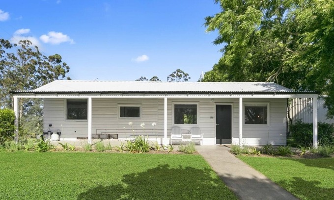 Woodville Cabaña | Ribba Cottage - Riverfront Cottage with Outdoor Bath