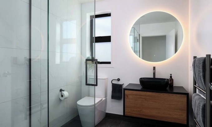 Richmond Casa | Richmond - Close to Washbourn Gardens - Brand New Fully Equipped Home