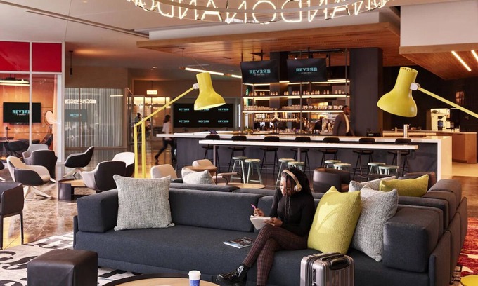 Downtown Atlanta Hotel | Right next to Mercedes-Benz Stadium! Onsite Parking, Fireplace and Rooftop Bar!