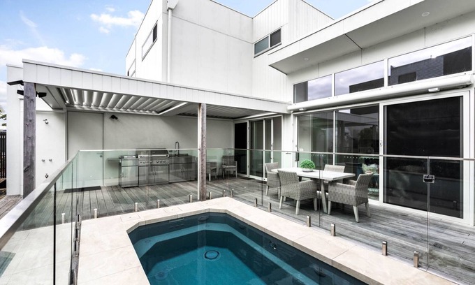 Inverloch Casa | Ripple Inn; Year-Round Heated Pool, Linen, EV Charger, Wifi; walk to the beach!