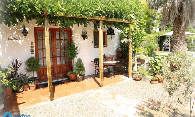 Tivenys Cama Y Desayuno | Vacaciones en el río Ebro Casa B & B con piscina privada cerca de Tortosa.
