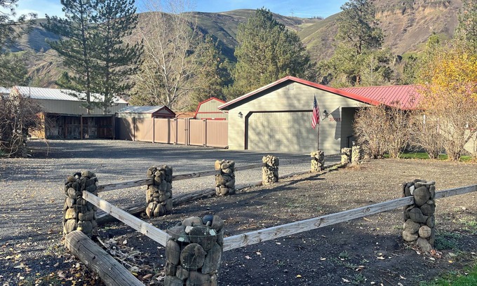 Nez Perce County Casa | River Time House - Enjoy the Clearwater River in this lovely 3 bedroom home.