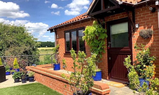 Ollerton Cabina | River View · River Maun Studio Cottages