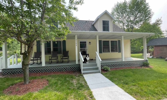 Newaygo Casa | Riverfront Blissful Cottage