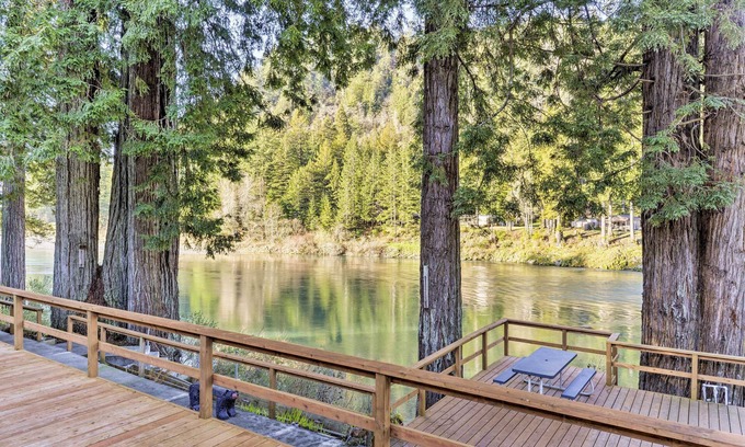 Crescent City Casa | ¡NUEVO! Crescent City Home w / Deck - 15 minutos a la playa