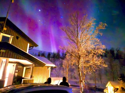 Narvik Casa | Riverfront house with 98 inch TV, ps5 & activities