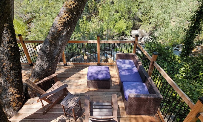 River Pines Cabina | Riverfront in Wine Country Cabin, Deck and Starlink