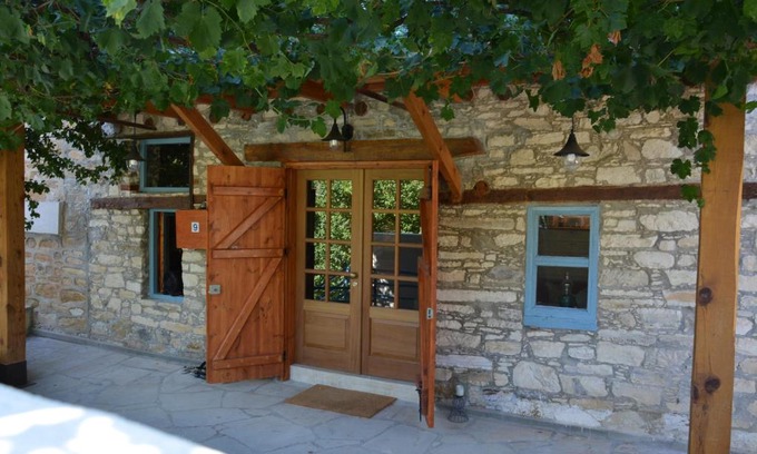 Vasa Koilaniou Casa | Riverside Cottage