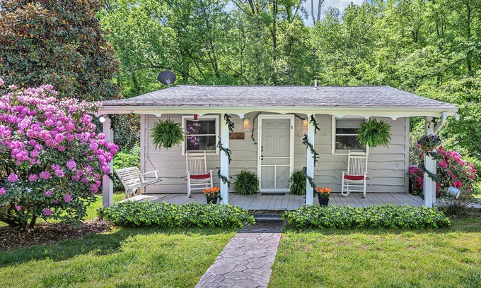 Horse Shoe Cabaña | Riverside Cottage on Mills River - Patti's Camp Prattville