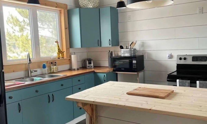 Queens County Cabaña | Riverside Retreat in Butternut Valley