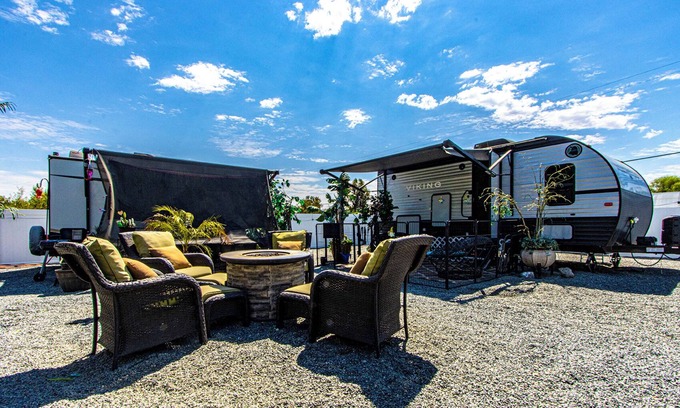 Riverside Casa | Riverside retreat near University of California