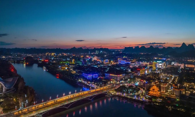 Xiufeng Hotel | Riverside Wing Hotel Guilin