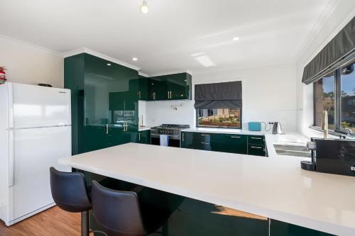 Granton Casa | Riverview Family Retreat Spacious 4BR Home, Views