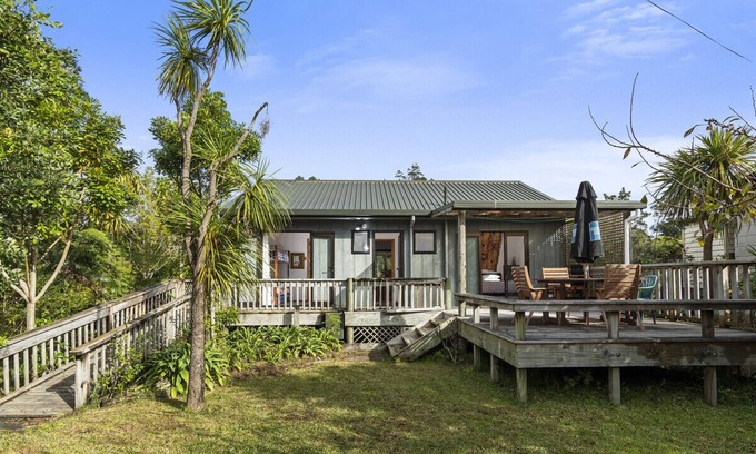 Cooks Beach Cabaña | Riverview Retreat - Cooks Beach Holiday Home
