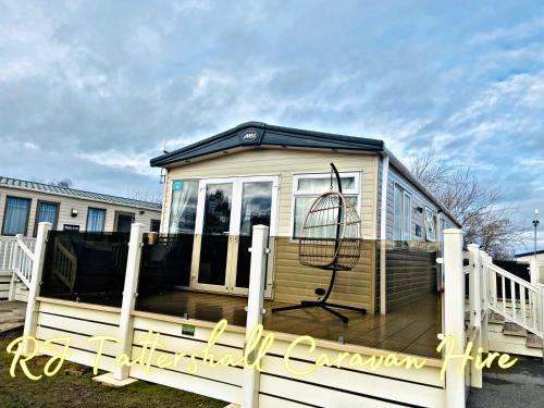 Dogdyke Casa | RJ Luxury caravan hire 2 with Hot Tub