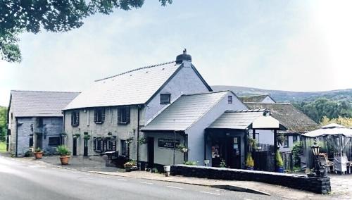 Llanwenarth Hotel | Roadhouse Llanwenarth