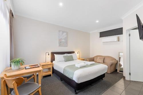 Waterhouse Hotel | Robe Central Motel