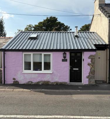 Brynsiencyn Casa | Robyns Retreat - Cosy Hideaway Perfect To Explore