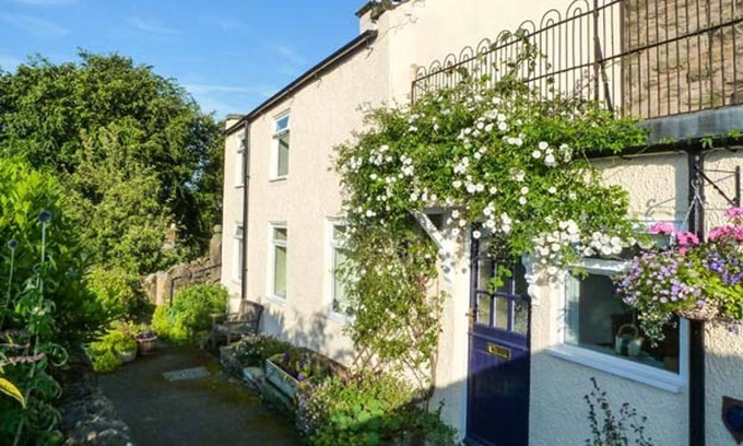 Winster Cabaña | ROCK COTTAGE, character holiday cottage, with a garden in Winster