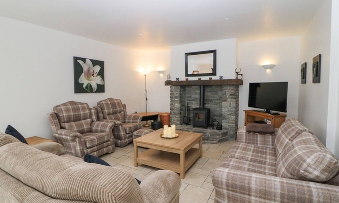 Ardnatrush Cabaña | ROCK LAWN COTTAGE, family friendly in Kealkill, County Cork