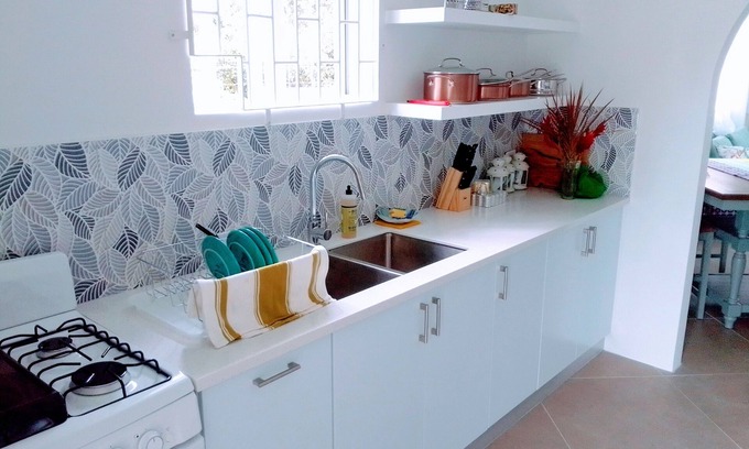 Marine Gardens Cabaña | Rockley*Cottage*4mins Walk to Beach! Steps away from it all!