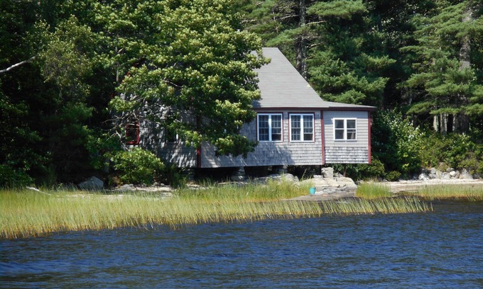 Damariscotta Cabaña | Rocky Point Cottage - Cottage único en las rocas del lago Pemaquid