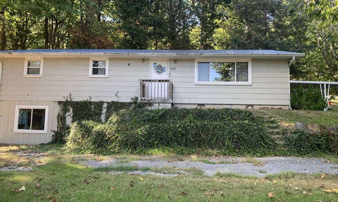 Dayton Casa | Roddy Wilderness Quiet Quaint Home in the woods.