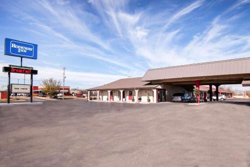 Pauls Valley Hotel | Rodeway Inn Pauls Valley