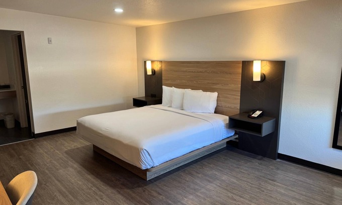 Thousand Palms Hotel | Rodeway Inn & Suites Thousand Palms - Rancho Mirage