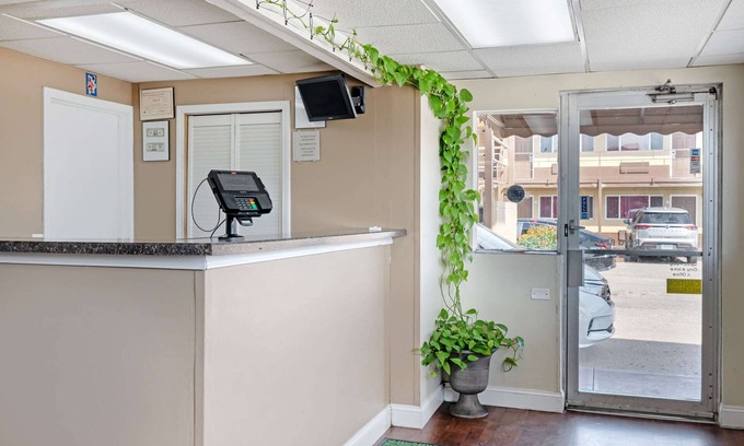 Terre Haute Hotel | Rodeway Inn