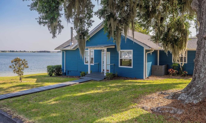 Eagle Lake Casa | Roe Family Lake House on Lake McLeod - Close to Legoland