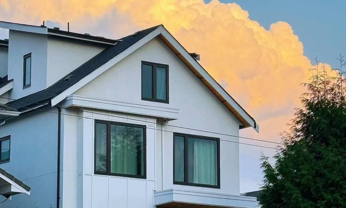 Hastings Casa | Roger & May's Cabin in Vancouver