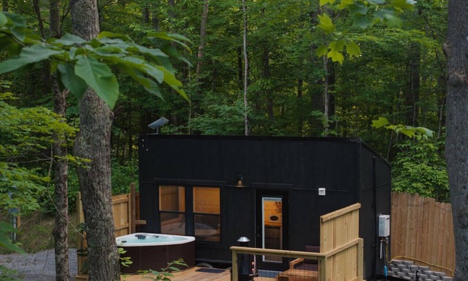 Sylva Casa | Romantic Getaway | Hot tub, Fire pit & Near Hiking