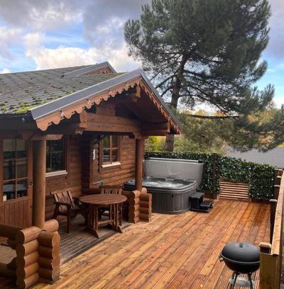 Aymestrey Apartamento | Romantic Log Cabin With Hot Tub