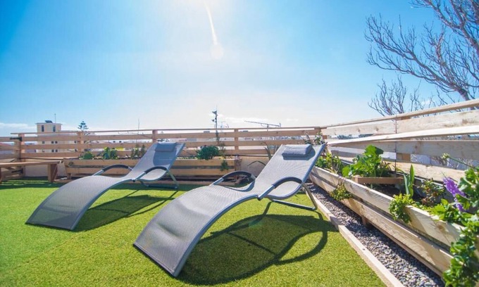 Palaiochora Apartamento | Roofgarden home w/jacuzzi