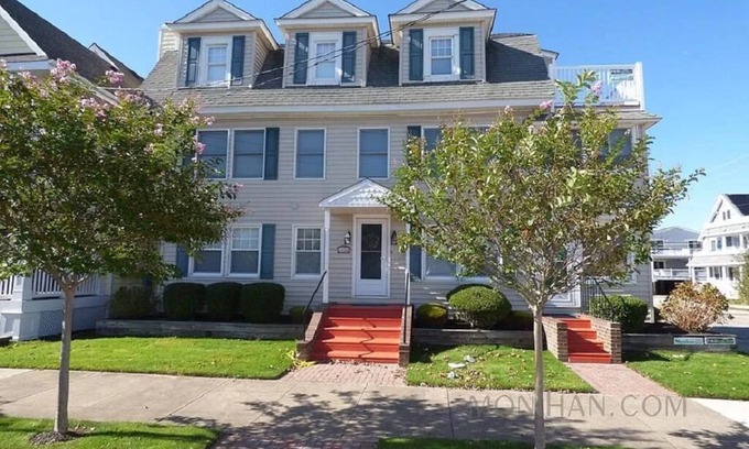 North End Casa | Roofline Ocean View - Steps to beach and boardwalk!