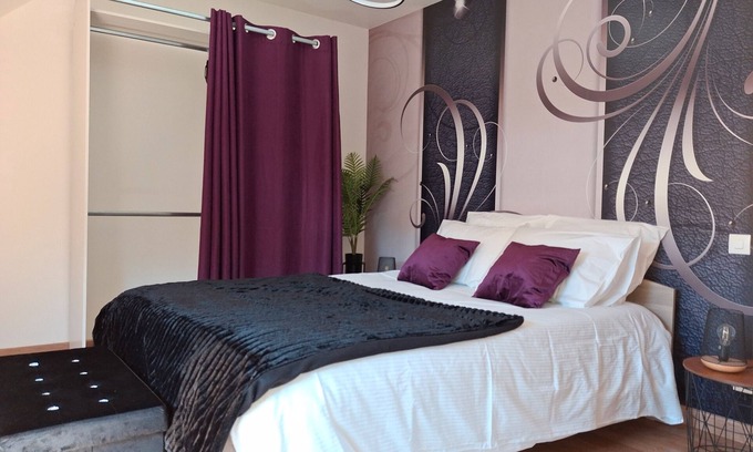 Le Vretot Apartamento | Room 'Améthyste' with Shared Terrace, Shared Garden and Wi-Fi