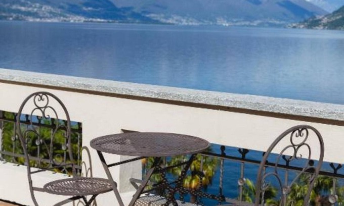 Cannobio Cama Y Desayuno | Habitación 'Camilla' con terraza privada, jardín compartido y Wi-Fi