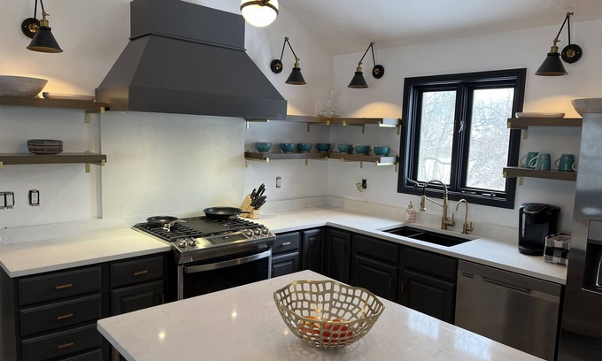 Como Casa | Room for 10 adults and only 5 minites to downtown Lake Geneva.