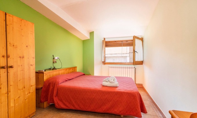 Conques Apartamento | Room 'Habitación Doble' with Mountain View, Wi-Fi and Air Conditioning