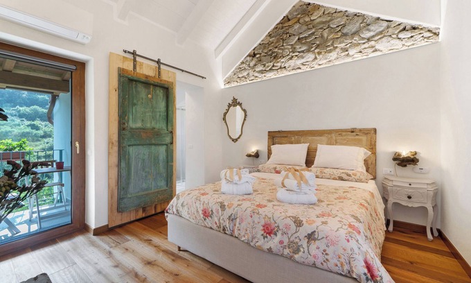 Albisola Superiore Apartamento | Habitación 'Pria' con vistas a la montaña, Wi-Fi y aire acondicionado.