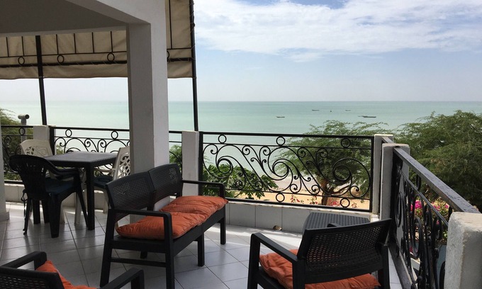 Mbour Apartamento | Room with sea view, swimming pool, garden, terraces, patio, lounge/dining room, parking