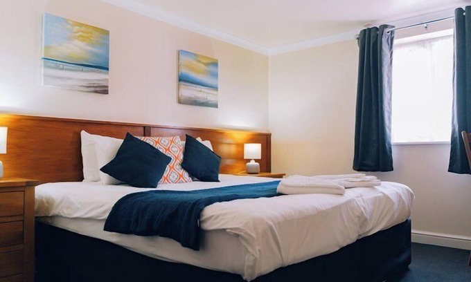 Atherstone Hotel | Rooms At 95 Long Street