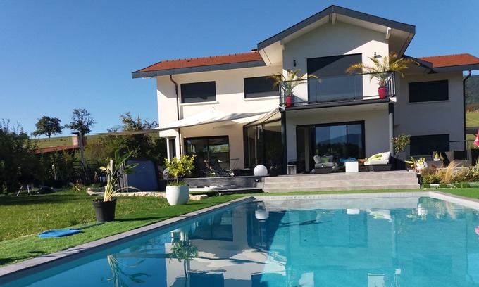 Fillinges Casa | Rooms, Fillinges, Heated swimming pool, Spa, 10 people, airHockey, billiards, bbq