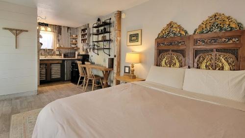 Medford Casa | Rosewood Studio by WanderLodges