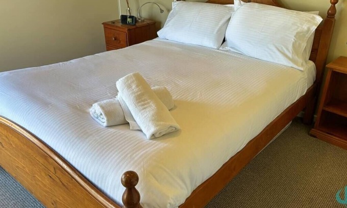 Caves Beach Casa | Rosies Family Spa Retreat - dogs on request